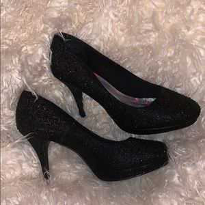 SILVER SLIPPER MIRAGE BLACK HEEL
